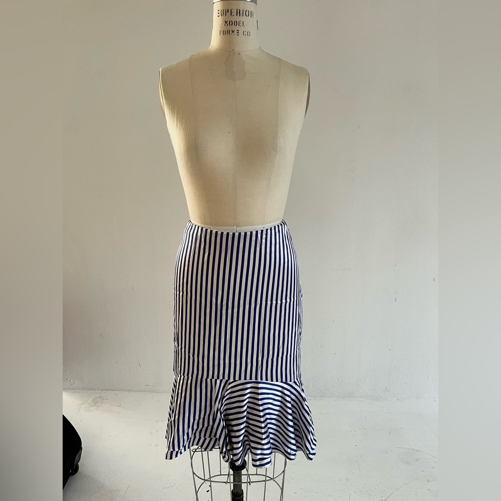 Lauren Ralph Lauren navy and white silk trumpet skirt sz 12. Hi-lo ruffle hem.